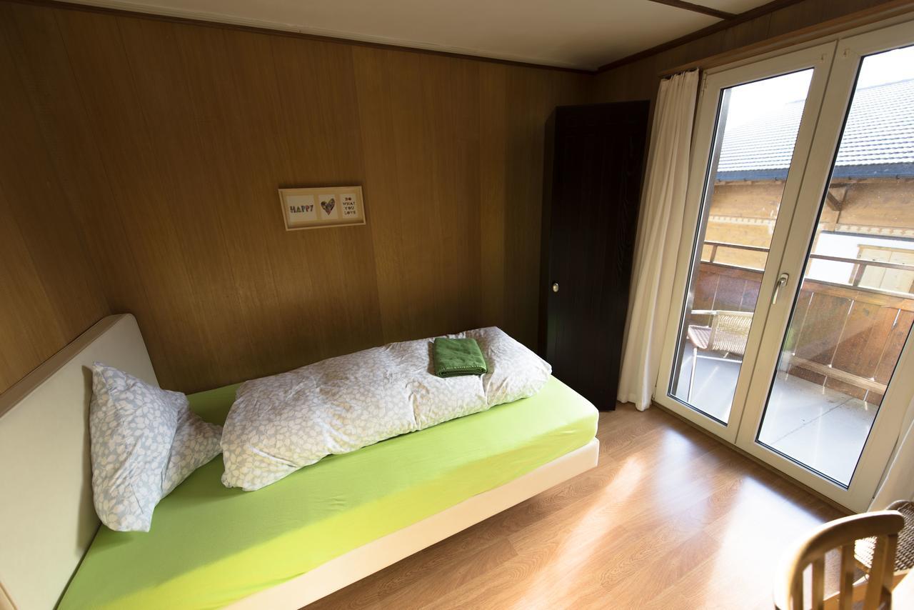 Guesthouse Alive อาเดลโบเดิน ภายนอก รูปภาพ